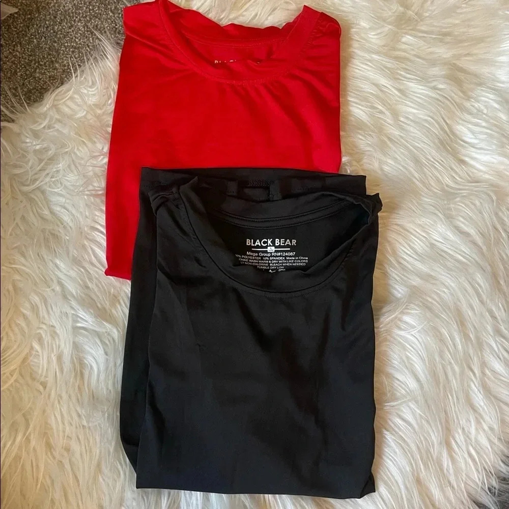 💚 NWOT! Boy’s 2 pack of Black Bear athletic shirts, Size Large